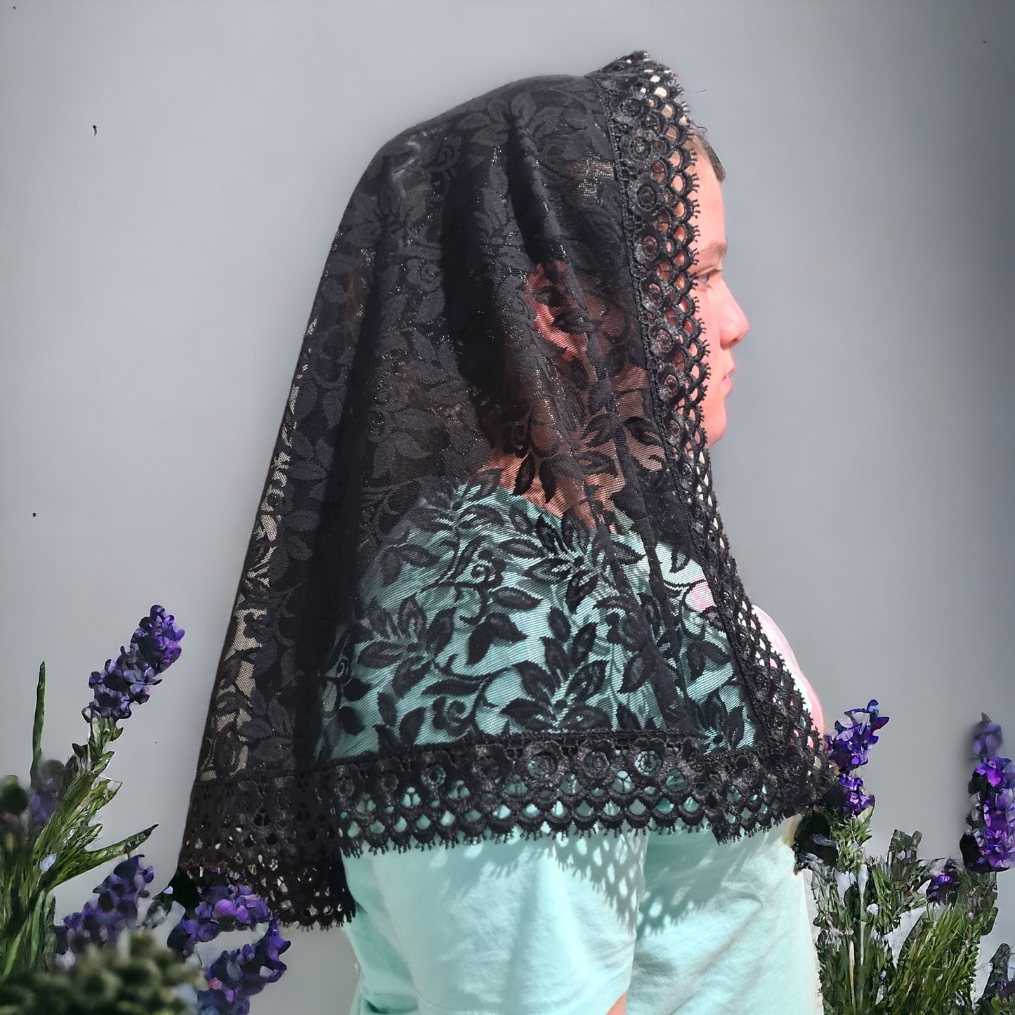 Mantilla with lace trim - Black