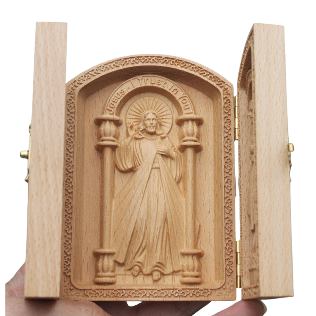 Holy Family Wooden Triptych – Folding Catholic Prayer Plaque (10.5 × 14.5 cm)