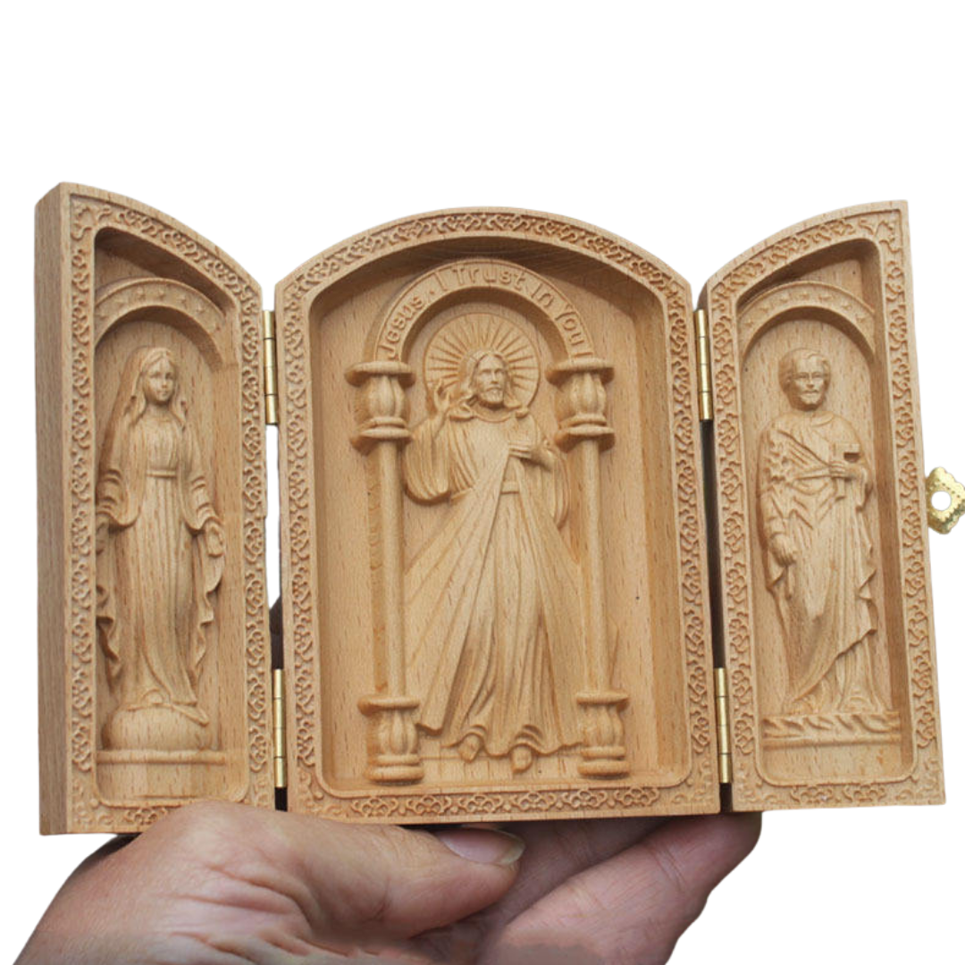 Holy Family Wooden Triptych – Folding Catholic Prayer Plaque (10.5 × 14.5 cm)