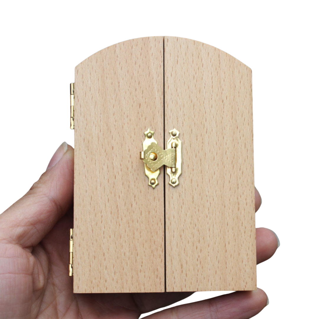 Holy Family Wooden Triptych – Folding Catholic Prayer Plaque (10.5 × 14.5 cm)