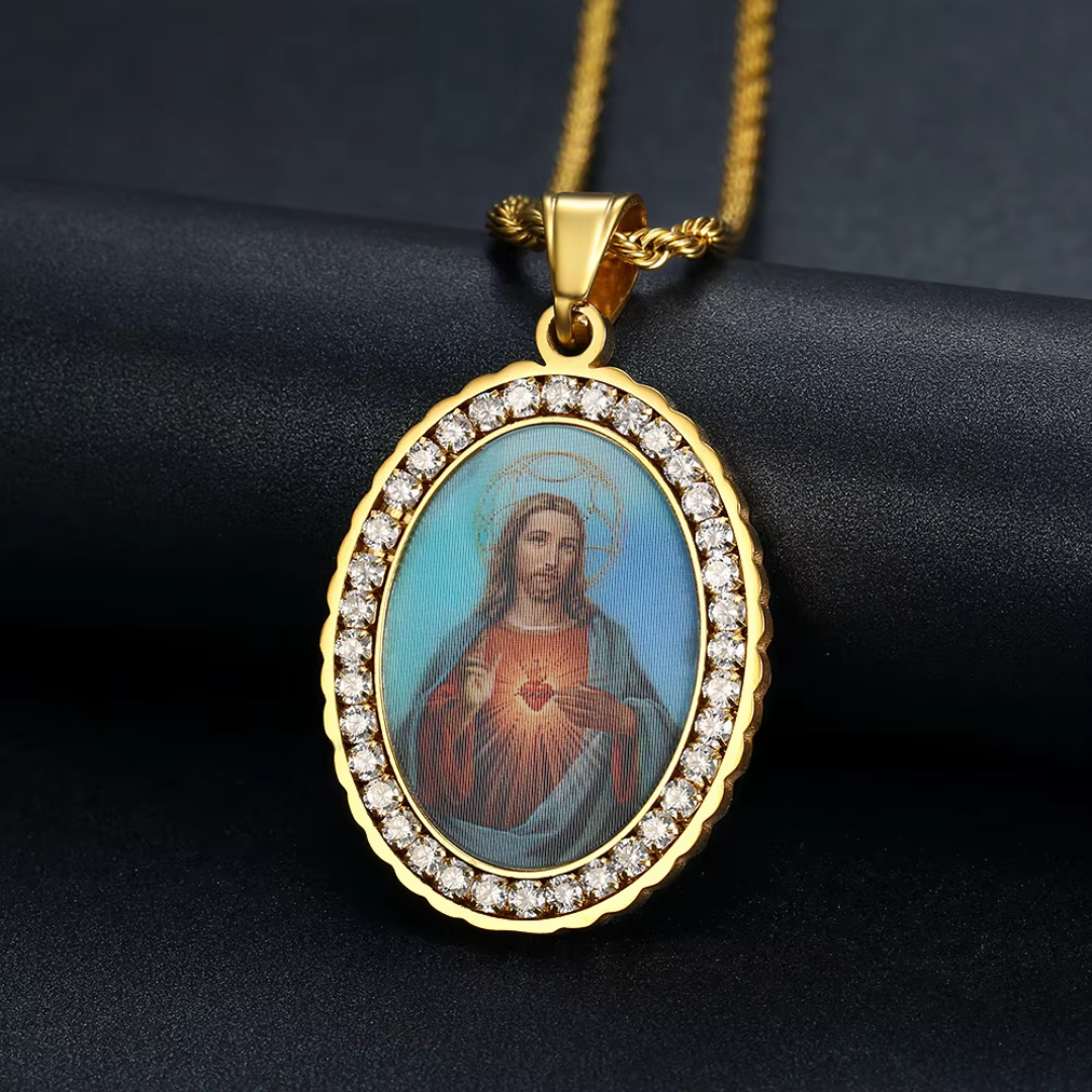 18K Gold-Plated Oval Pendant Necklace – 2 styles available (61cm chain)