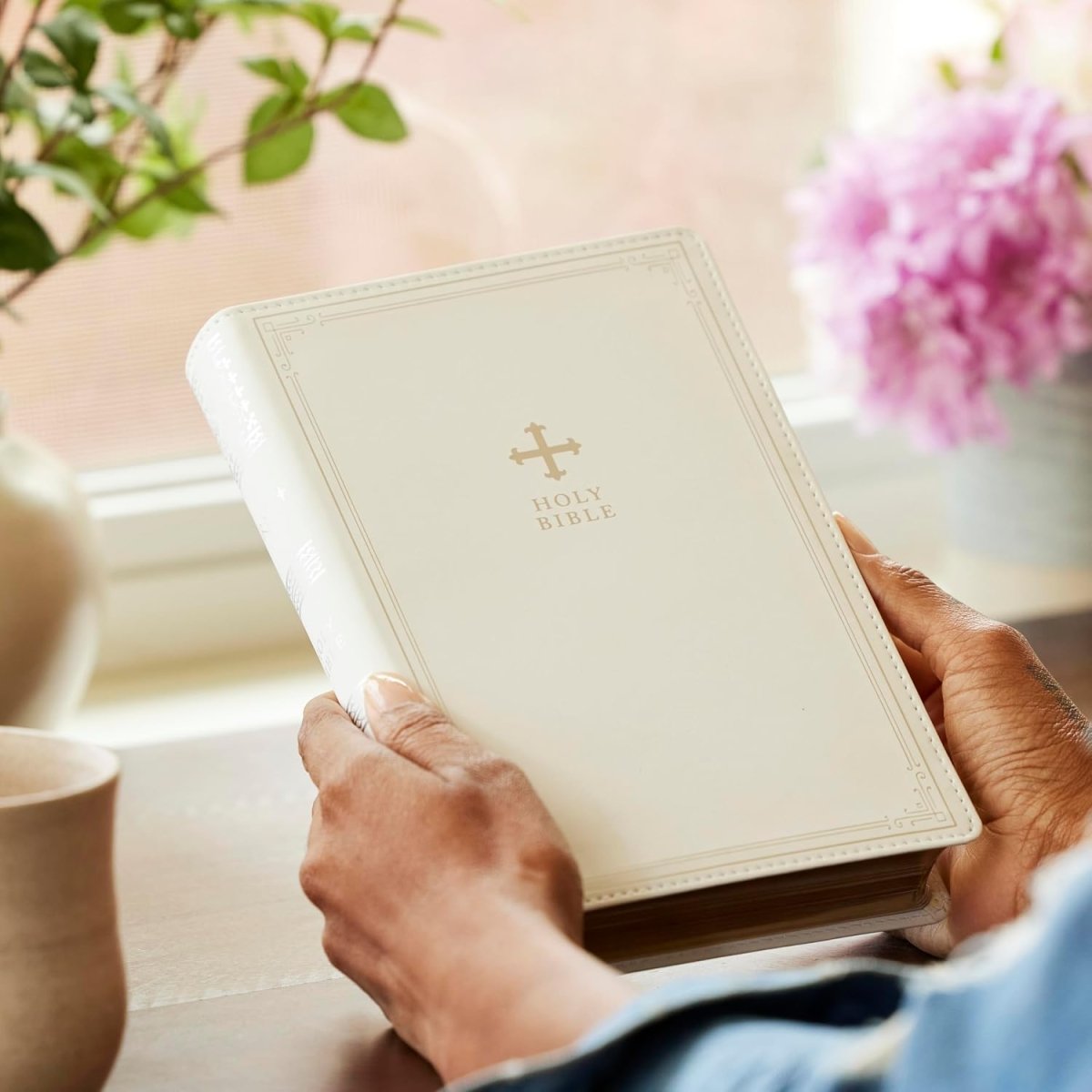 NRSV Catholic Bible - Gift Edition (White) with Gold-Gilded Page Edges