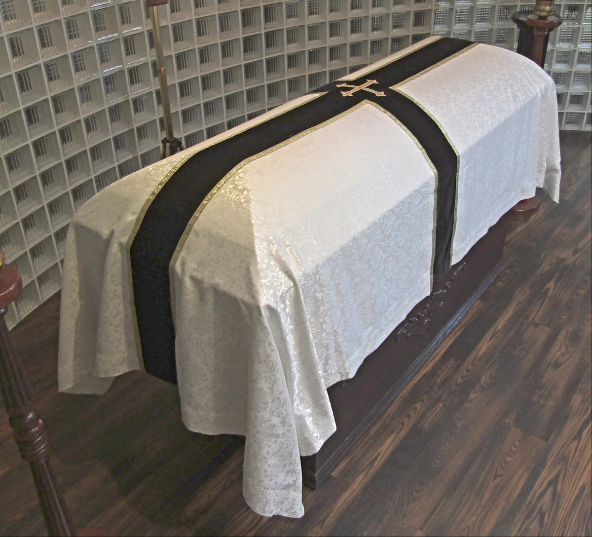 Elegante Chasuble and Funeral Pall Hand embroidered. #11121 - JMJ Catholic Products#variant