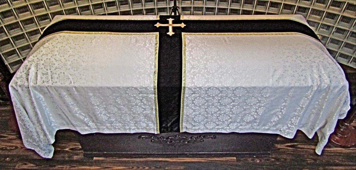 Elegante Hand Embroidered Chasuble & Funeral Pall